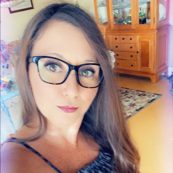 Meet your Posher, Lara - Picture 1 of 1